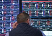 Bitcoin price news: BTC declines to $60,000 area as investors turn to stocks for investment gains Bitcoin price news: BTC declines to $60,000 area as investors turn to stocks for investment gains