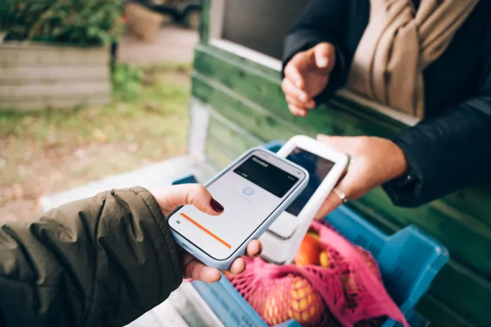 Digital wallet vs. traditional bank account: Which is best for your money?