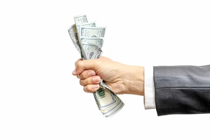Dollar Moves Higher as Weak Stocks Boost Liquidity Demand