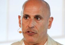 Marc Lore’s robots make 500 burrito bowls an hour. A human can make 45. Marc Lore’s robots make 500 burrito bowls an hour. A human can make 45.