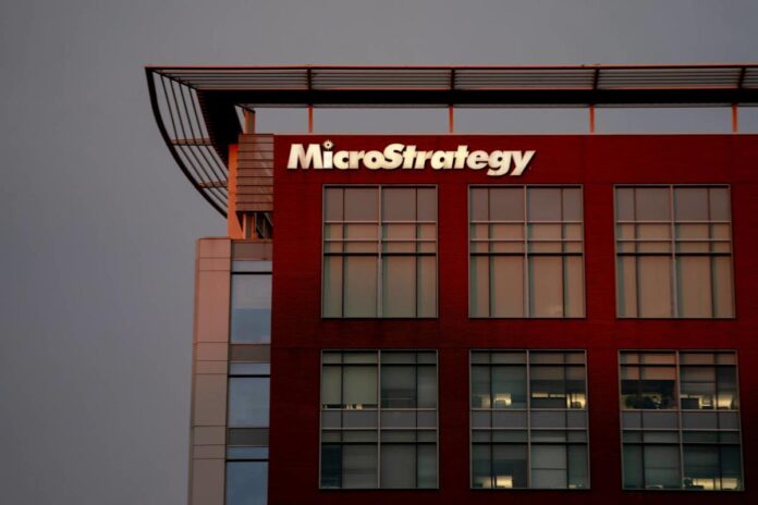 MicroStrategy-CFO-sells-company-shares-amid-stock-plunge.jpeg MicroStrategy CFO sells company shares amid stock plunge