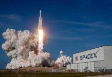 SpaceX opens at $162 in blockbuster Nasdaq debut SpaceX opens at $162 in blockbuster Nasdaq debut