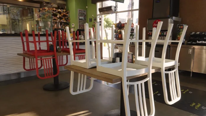 56-year-old-fast-food-giant-has-closed-over-half-its-restaurants.com2Fen2Fthestreet_8812Fd409bb1f4c55f2a5972d560ee44115a9.webp 56-year-old fast-food giant has closed over half its restaurants