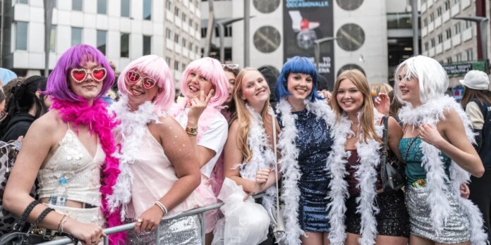 Harry-Styles-fans-flew-to-Amsterdam-paid-a-21-premium.jpg Harry Styles fans flew to Amsterdam, paid a 21% premium for hotels—and sent inflation soaring