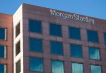 Morgan Stanley execs admit the traditional 9-to-5 banking day is officially dying Morgan Stanley execs admit the traditional 9-to-5 banking day is officially dying