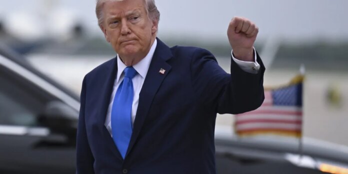 Nearly-1-million-investors-in-Trumps-memecoin-lost-a-collective.jpg Nearly 1 million investors in Trump's memecoin lost a collective $3.8 billion as he cashed in