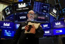 Stocks flat as traders digest Fed comments, oil falls Stocks flat as traders digest Fed comments, oil falls