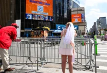 Taylor Swift Fans Turn Out in Small Numbers for MSG Wedding Taylor Swift Fans Turn Out in Small Numbers for MSG Wedding