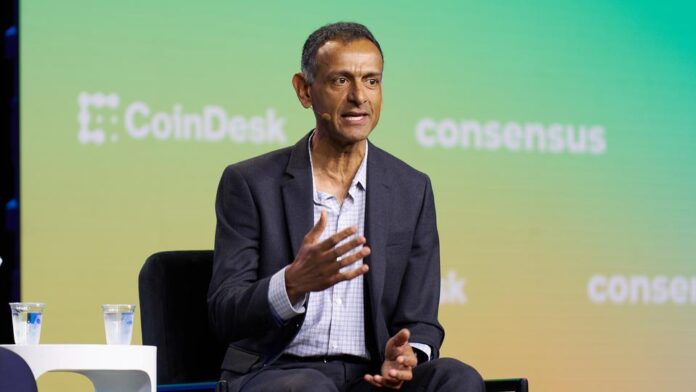 With-SEC-fight-over-Coinbases-top-legal-exec-Grewal-moves.jpg With SEC fight over, Coinbase's top legal exec Grewal moves on, and others reassigned