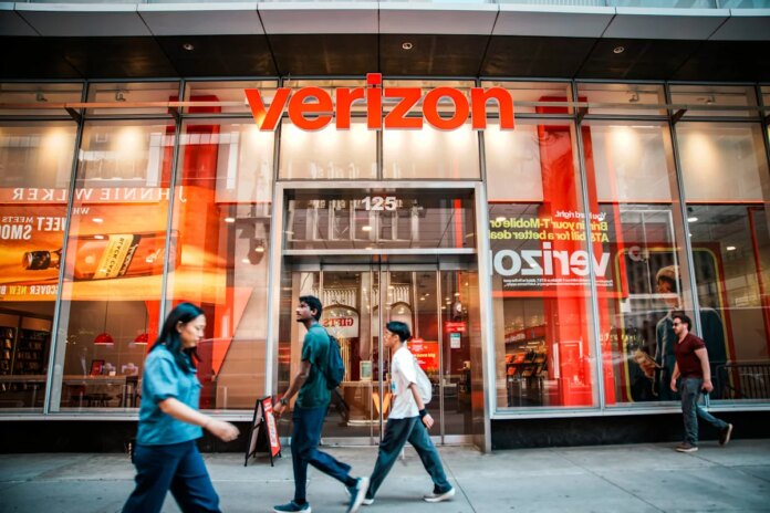 AT&T stands to gain as Verizon loses a customer related battle
