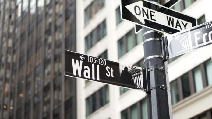 Bullish (BLSH), Coinbase (COIN), Circle (CRCL) slide as SEC delay weighs on tokenization trade