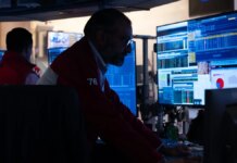 Dow drops 350 points as Treasury yields rise, Walmart stock falls Dow drops 350 points as Treasury yields rise, Walmart stock falls