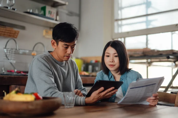FICO-credit-scores-are-holding-up-but-consumers-are-under.com2Fos2Fcreatr-uploaded-images2F2022-122Fc4e24d90-85ba-11ed-ac49-6b6cddd4d.webp FICO credit scores are holding up, but consumers are under pressure