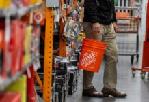 Home Depot Q2 earnings beat Wall Street’s forecast as customers stick to small projects Home Depot Q2 earnings beat Wall Street's forecast as customers stick to small projects