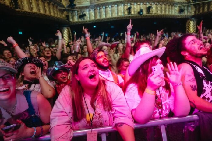 How-Artists-Can-Turn-Social-Media-Virality-Into-Sold-Out.jpg How Artists Can Turn Social Media Virality Into Sold Out Shows