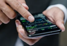 Options trading vs. stock trading: Key differences explained Options trading vs. stock trading: Key differences explained