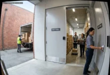 Retail employee monitoring in the age of AI Retail employee monitoring in the age of AI