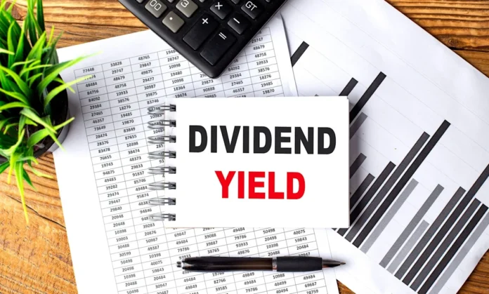 This-Dividend-King-Yields-Over-4-and-Trades-Near-Its.com2Fen2Fbarchart_com_4772Fe1f9398d0bf04298f94f04101e8baddf.webp This Dividend King Yields Over 4% and Trades Near Its 52-Week Lows, But Don’t Rush to Buy the Dip