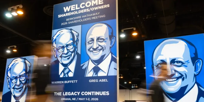 Warren-Buffetts-Successor-Starts-Spending-Berkshires-Cash-Mountain.webp Warren Buffett's Successor Starts Spending Berkshire's Cash Mountain
