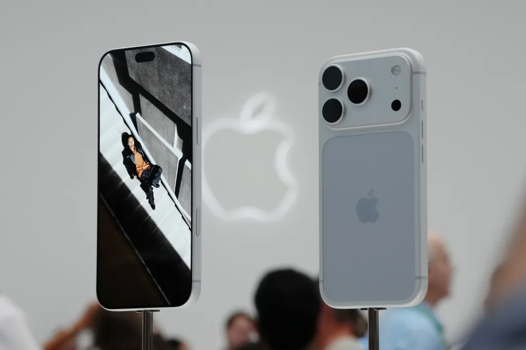 Apple iPhone 18 Pro Max, (left) and Pro (right) smartphones during a product unveiling event at Apple Park in Cupertino. Photographer: David Paul Morris/Bloomberg