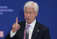 Jamie Dimon on AI oversight: ‘It should be light touch’ Jamie Dimon on AI oversight: 'It should be light touch'