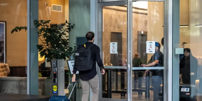 Early Anthropic Employee Dishes About AI Lab's Early Days