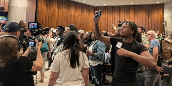 Elon-Musk-Took-Heat-at-Chaotic-Memphis-Data-Center-Vote.webp Elon Musk Took Heat at Chaotic Memphis Data Center Vote