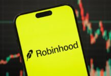 Robinhood Chain slowdown spreads from fees to trading as transactions fall 40% Robinhood Chain slowdown spreads from fees to trading as transactions fall 40%