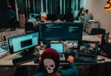 Scammer who duped job seekers loses $4.9 million in bitcoin to Ledger spy-chip exploit Scammer who duped job seekers loses $4.9 million in bitcoin to Ledger spy-chip exploit