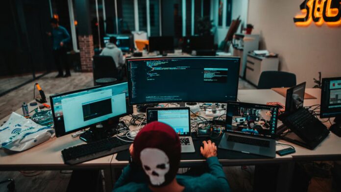 Scammer-who-duped-job-seekers-loses-49-million-in-bitcoin.jpg Scammer who duped job seekers loses $4.9 million in bitcoin to Ledger spy-chip exploit